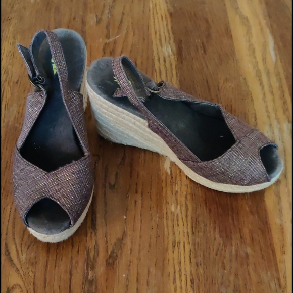 Volatile Shoes - EUC espadrille peep toe slingback wedges